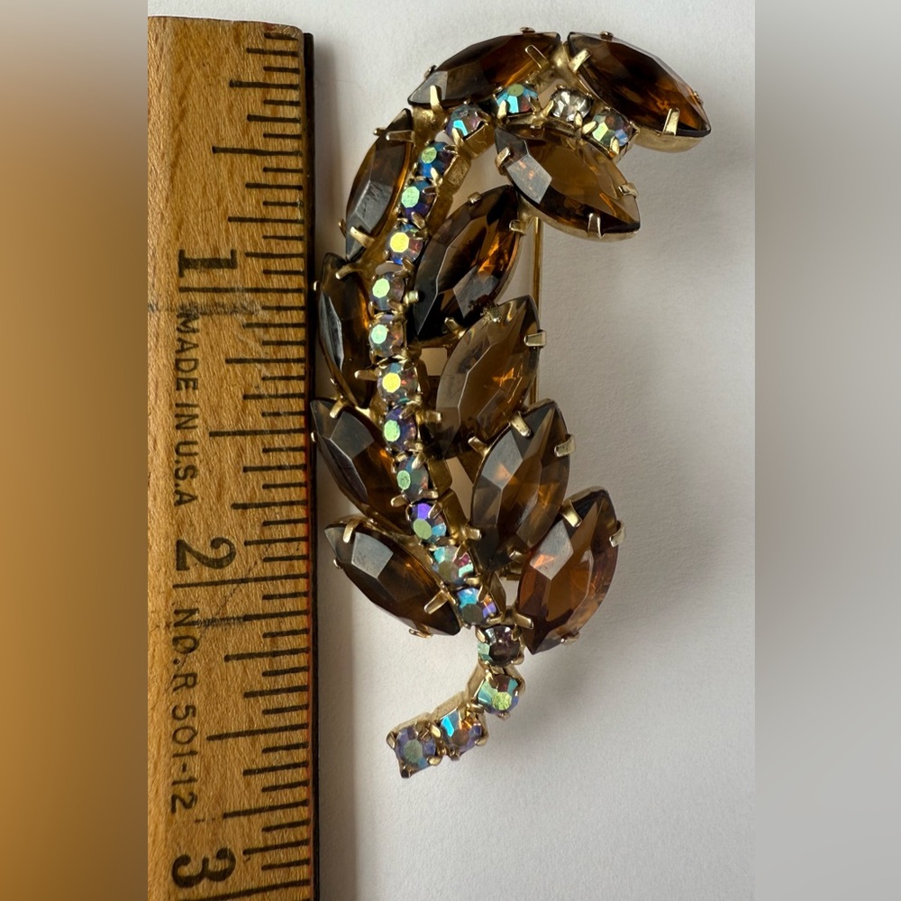 Vintage Amber Brown Glass Rhinestone Leaf Brooch 2.75” Gold Tone Statement Pin - Picture 7 of 7